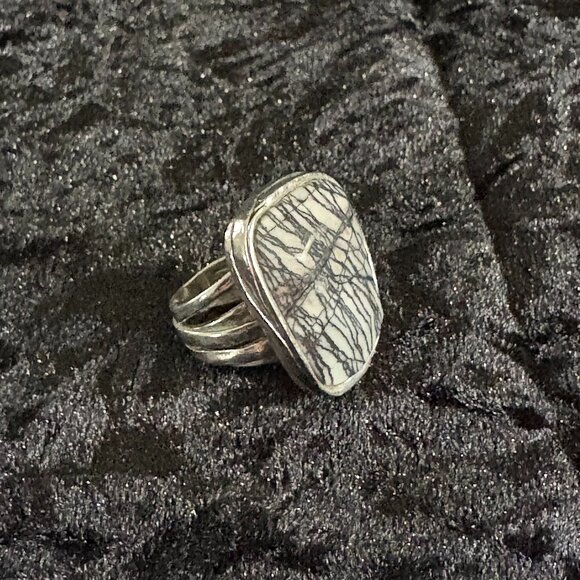 Sterling Silver Black White Agate Abstract Statement Ring - Picture 3 of 3